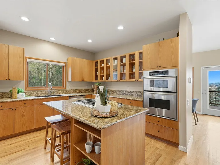 2935 NW Thurman St — Photo 2