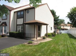 618 Whittier Dr, Warminster, PA
