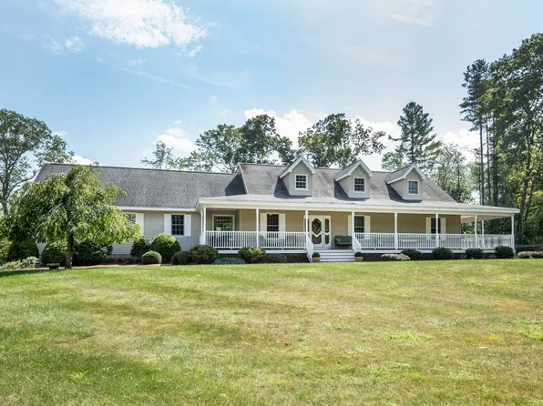 9 Woodland Dr, Plaistow, NH 03865