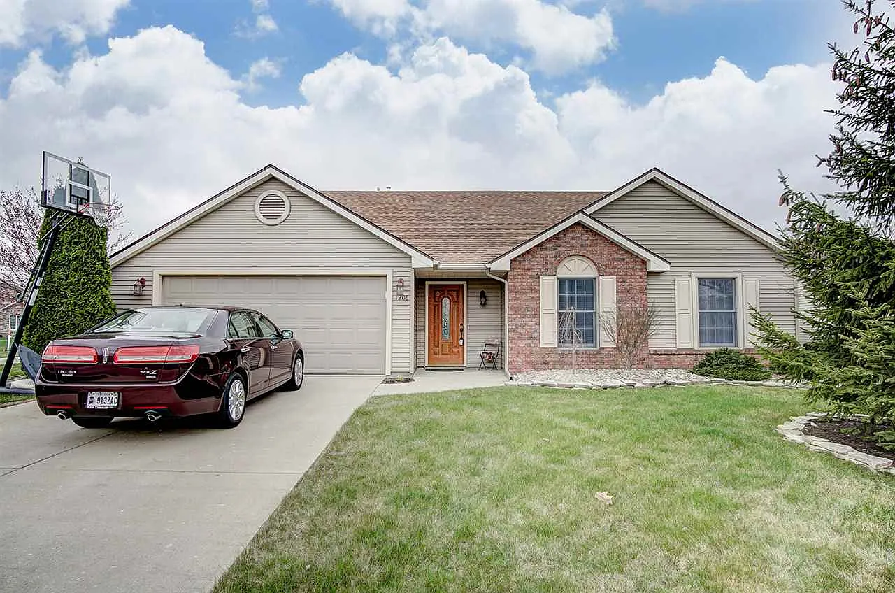 1205 Ashwood Dr photo 1