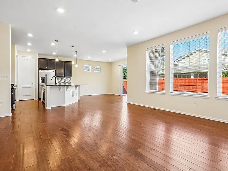 15017 Chicago St — Photo 13