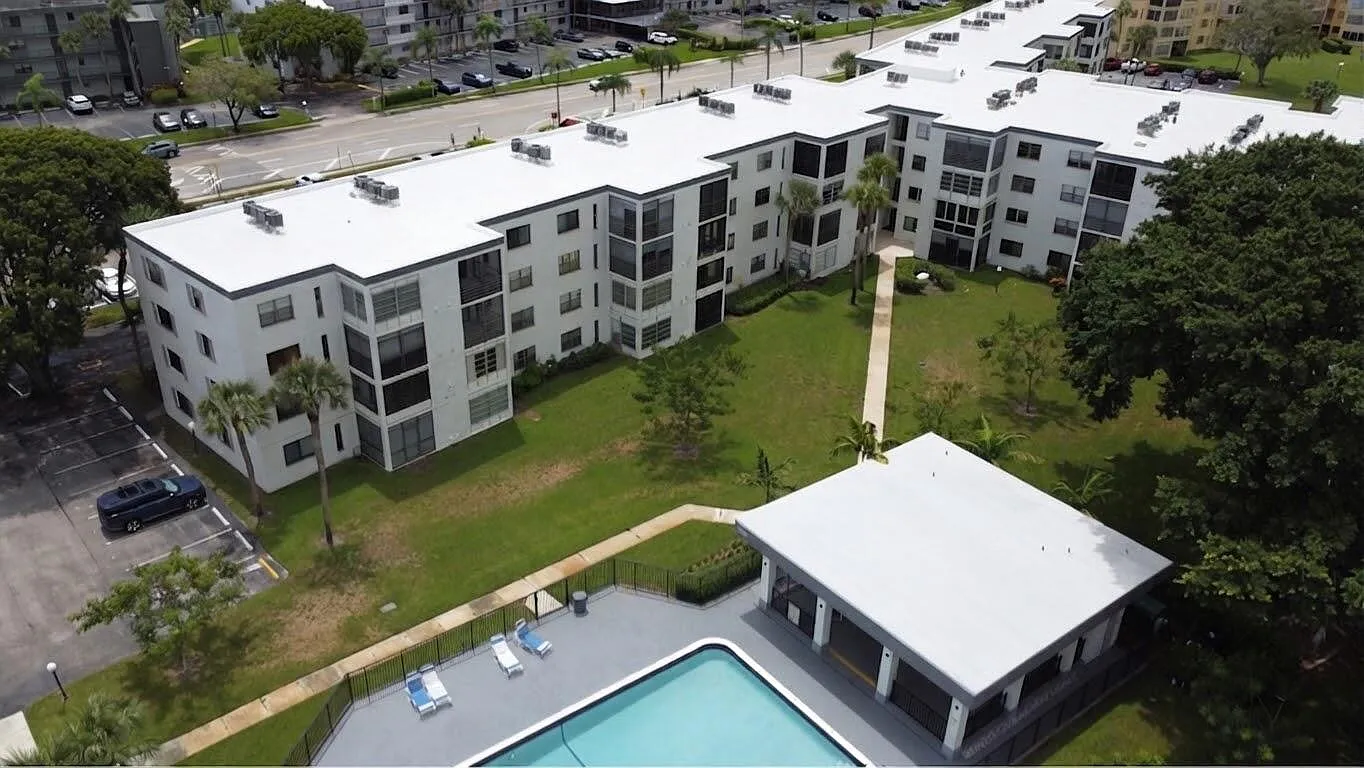 1 bed, 1.5 bath, 741 sqft, $1,800 — Photo 3