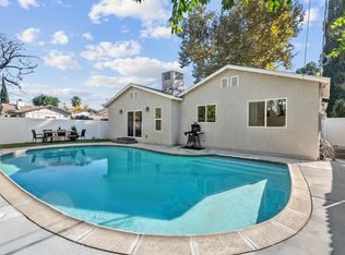 17969 Collins St, Encino, CA 91316