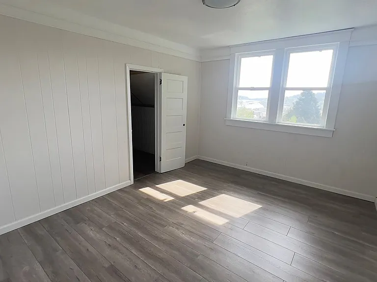 334 Grand Ave — Photo 16