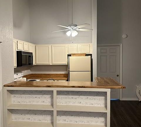 3rd image of 4800 W Lovers Ln APT 523
