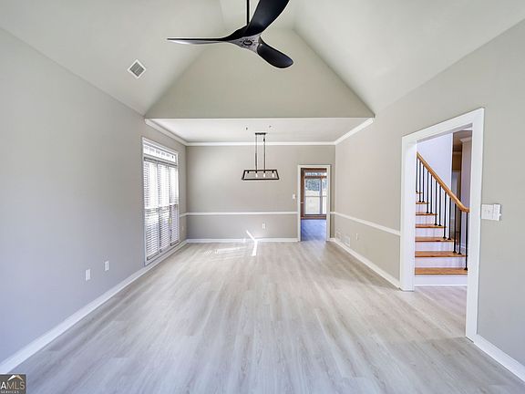 5th image of 2111 Highland Club Dr SE