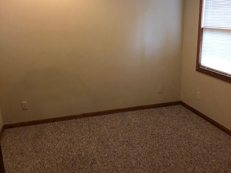 2nd image of 215 Hope St