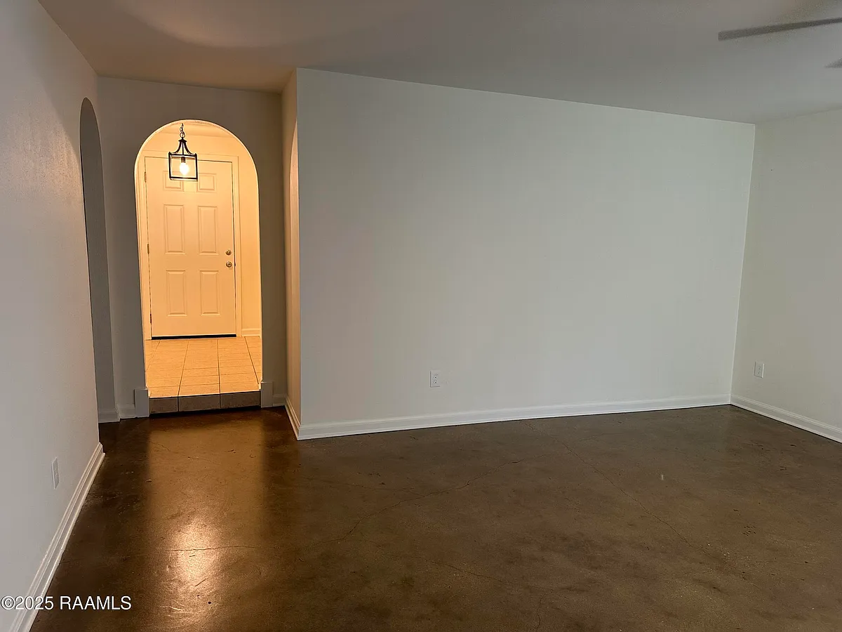 Building Photo - 105 San Carlos Cir