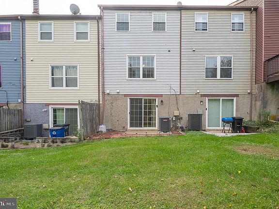 2nd image of 16 Garrison Ridge Ct #16