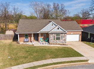 952 Glass St, Cave Springs, AR 72718