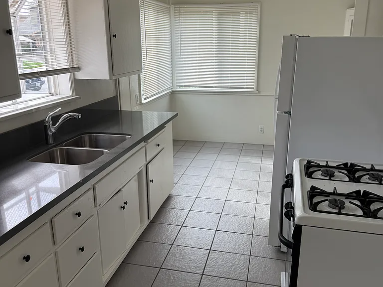 231 Alpine St — Photo 4