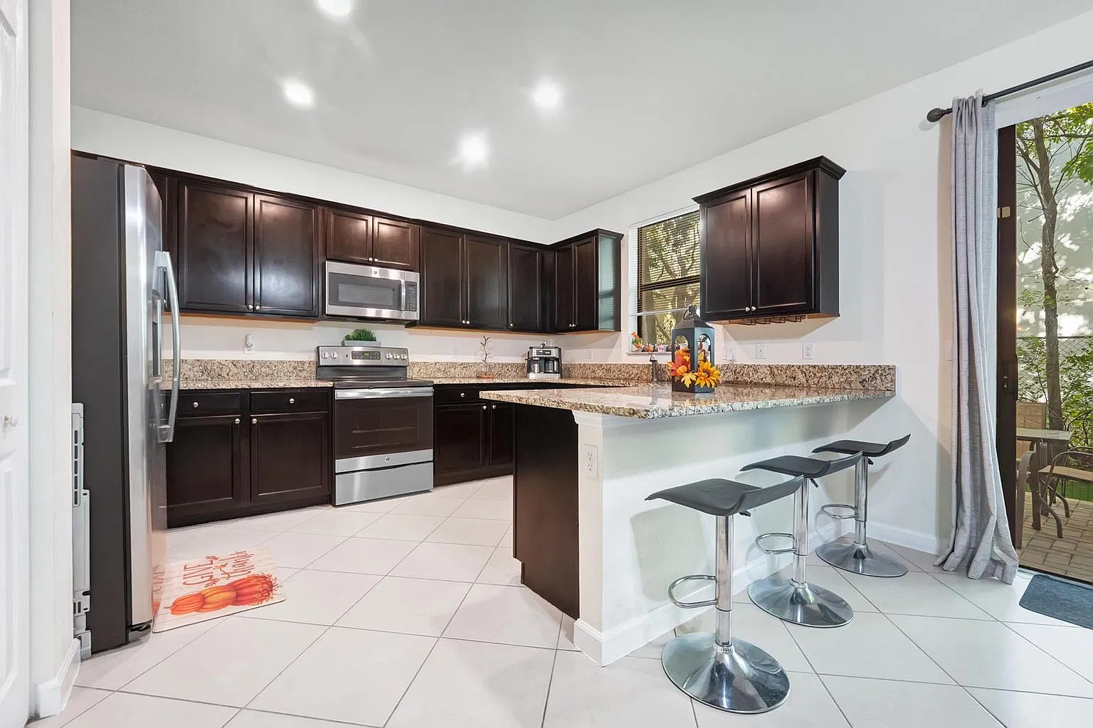 3 bed, $3,400 — Photo 2