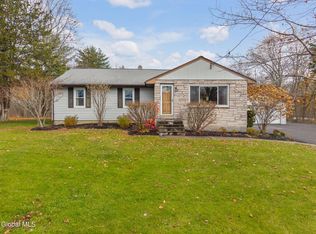 152 Crow Ridge Rd, Voorheesville, NY 12186