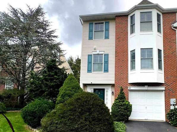 44 Hunt Club Dr, Collegeville, PA 19426