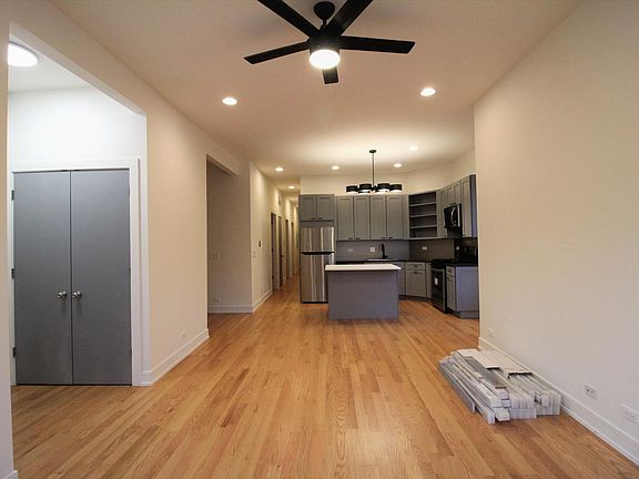 3rd image of 2636 W Walton St #1