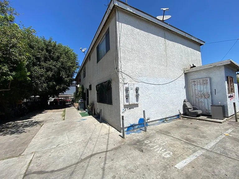WALL — Photo 9