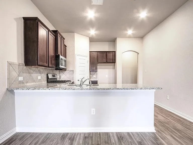 5423 Devils Gate — Photo 3