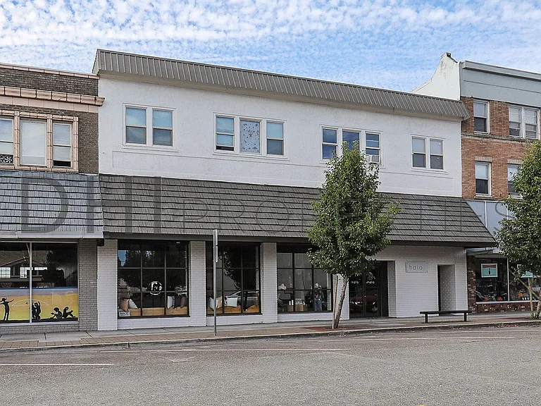 1217 Commerce Ave — Photo 1