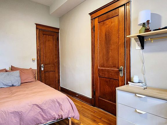 4th image of 903 N Leavitt St APT 3