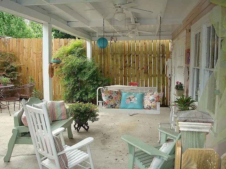 1566 Dauphin St — Photo 3