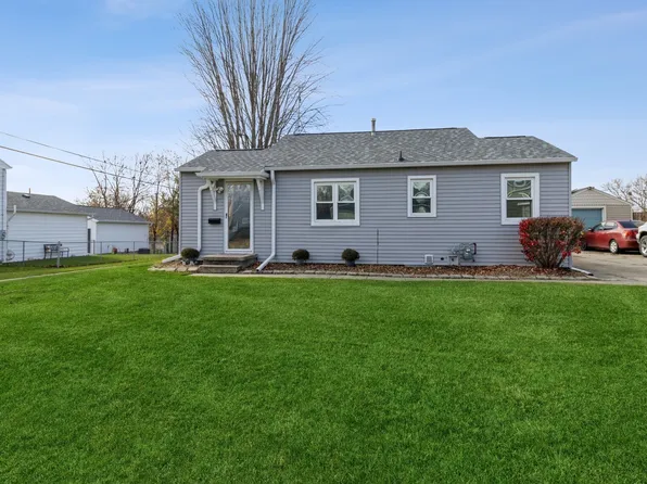 407 E 20th St S, Newton, IA 50208