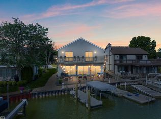 37946 Circle Dr, Harrison Township, MI 48045