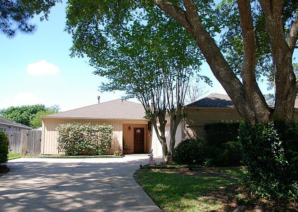 1st image of 4723 Hidden Springs Dr
