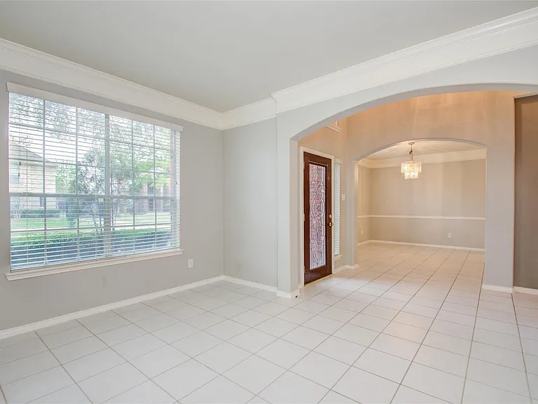 411 Green Stone Ct — Photo 5