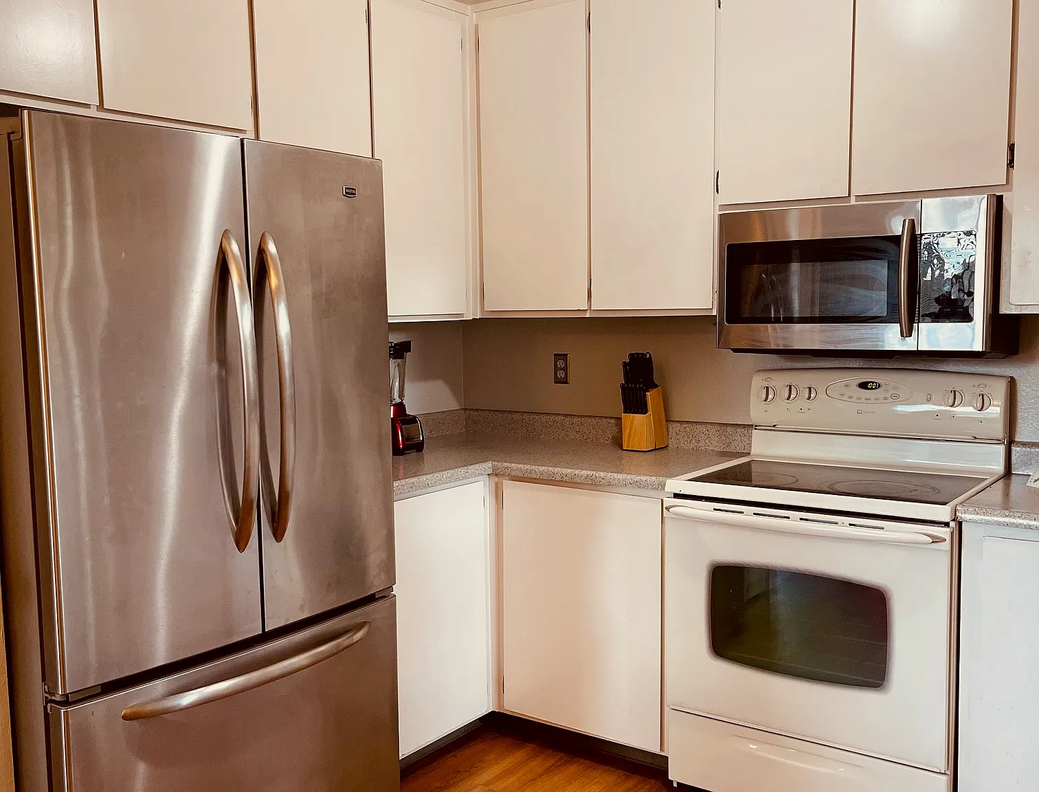 3 bed, 1105 sqft, $4,000 — Photo 4