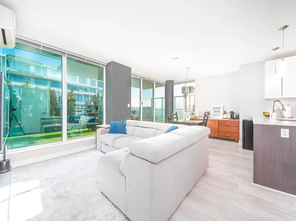 6951 Elmbridge Way #1201, Richmond, BC V7C 0A4