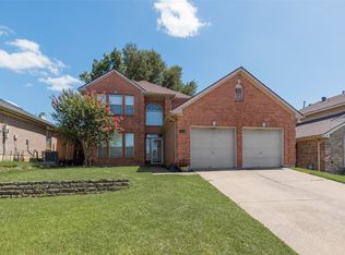 1129 Secretariat Dr, Grand Prairie, TX 75052