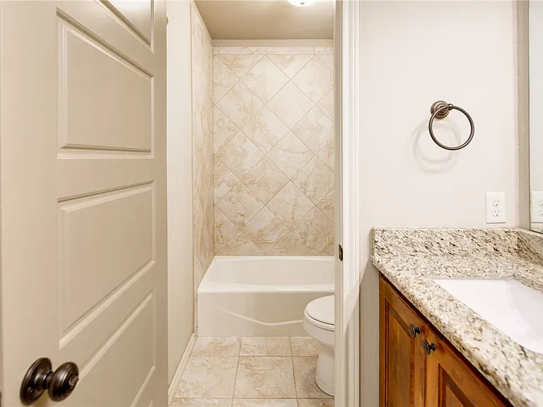 4025 Crestmont Dr — Photo 26