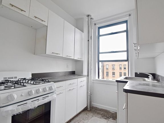 4th image of 639 W 173rd St APT 12C