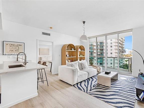 4th image of 7910 Harbor Island Dr APT 901