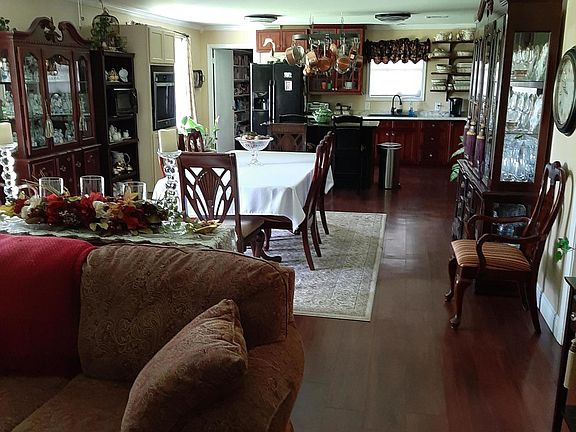 2nd image of 304 Pill Ln