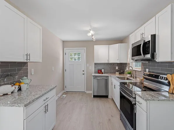 102 Ingle Dr, Louisburg, NC 27549