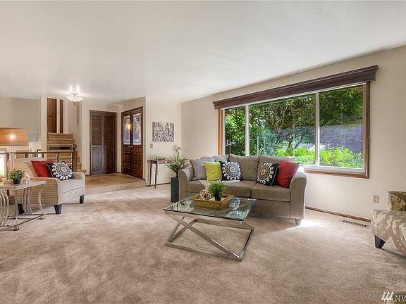 5th image of 4604 Claridge Dr SE