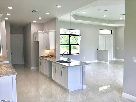 3rd image of 1611 Willard Ave