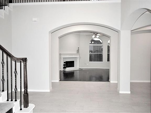 3rd image of 9322 Castlehead Dr