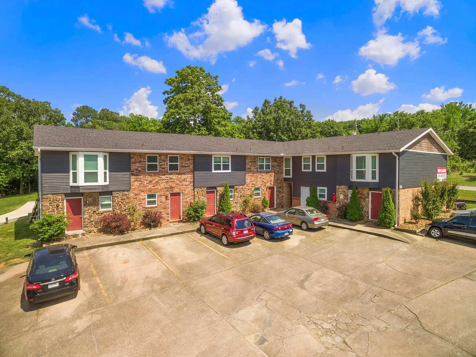 2 bed, 1.5 bath, 1100 sqft, $1,300 — Photo 3