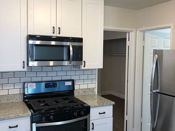 3rd image of 689 Lowry Ave NE APT 8