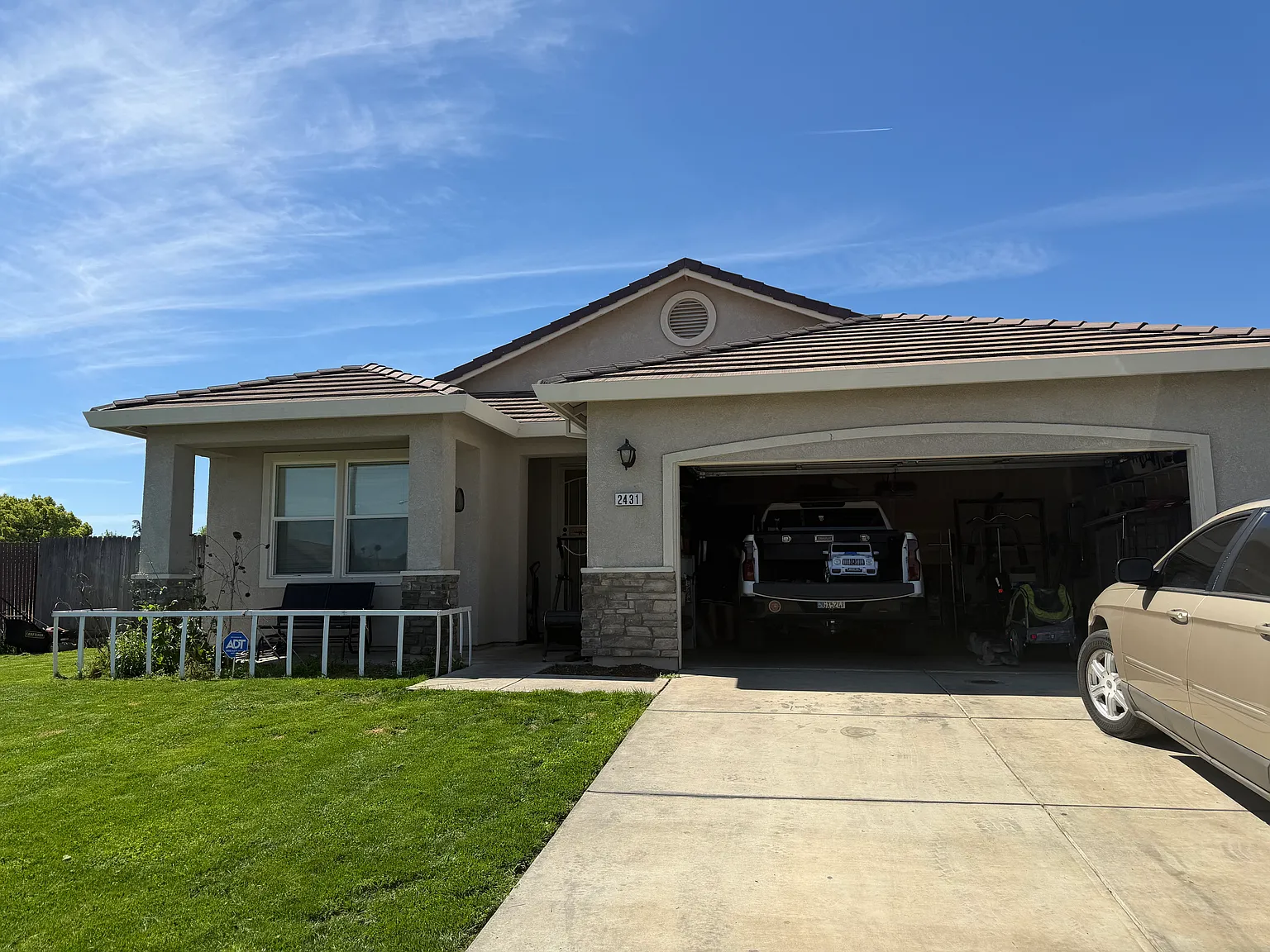 3 bed, 1923 sqft, $2,700 — Photo 1