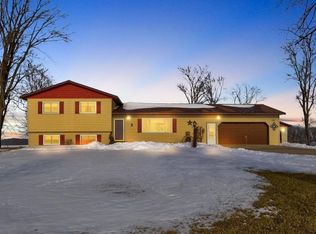 10525 210th St W, Morristown, MN 55052