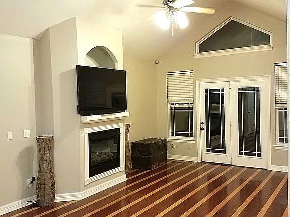 3rd image of 15 Shropshire Dr