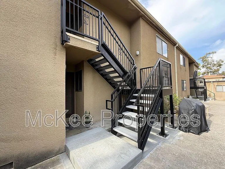230 W Walnut Ave #D — Photo 3