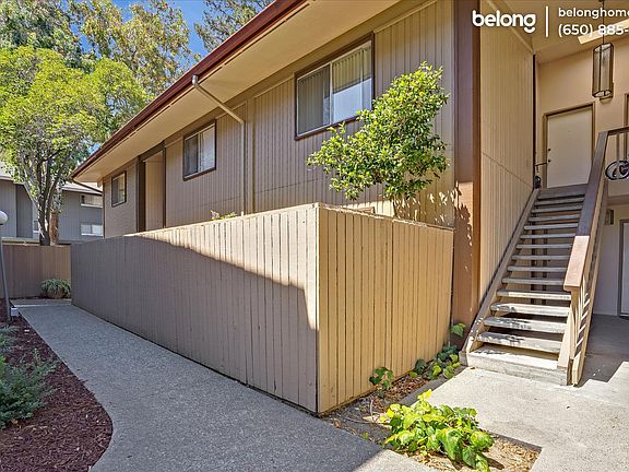 5th image of 121 Buckingham Dr Unit 11