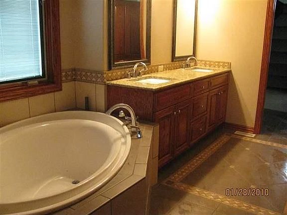4th image of 11011 S 173rd St