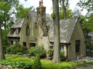 10 Oak Knoll Rd, Summit, NJ 07901