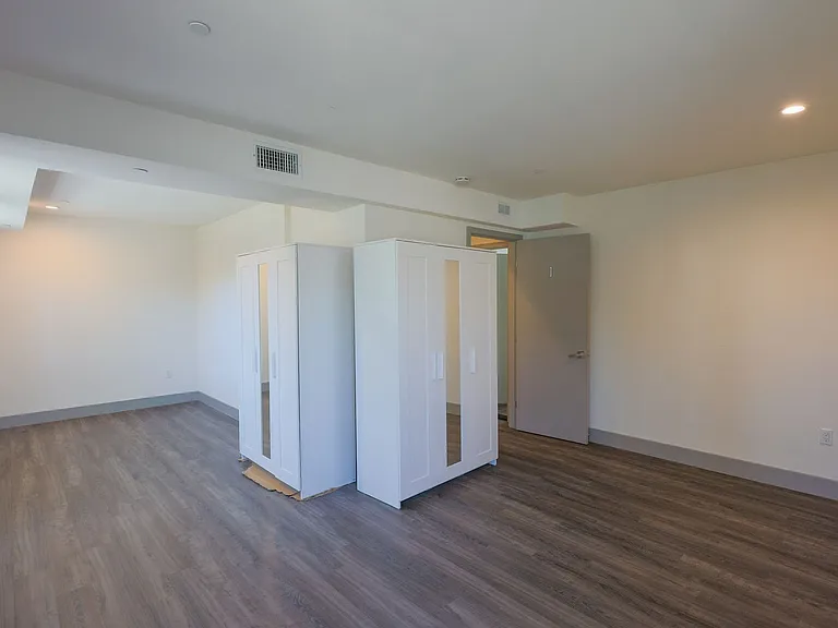 1208 W 25th St — Photo 51