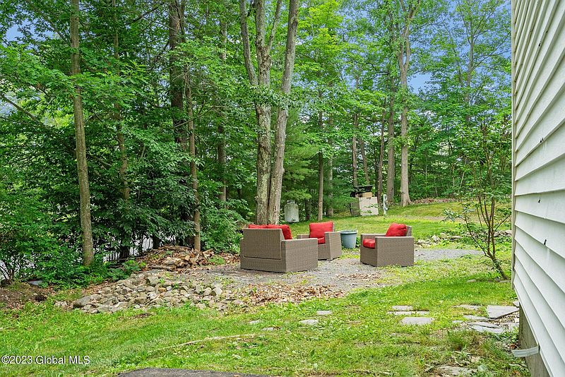 3rd image of 3 Breezedale Drive